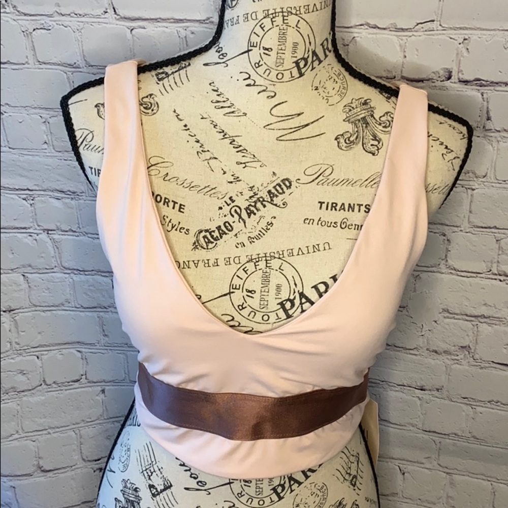 Fabletics Demi Lovato Valetta Midi Sports Bra Med
